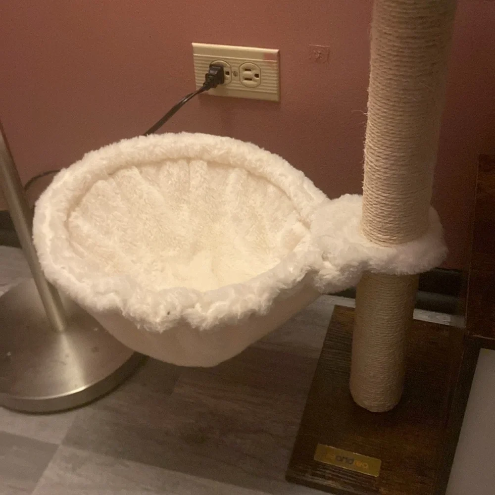 What I’m selling is a small cat tree.